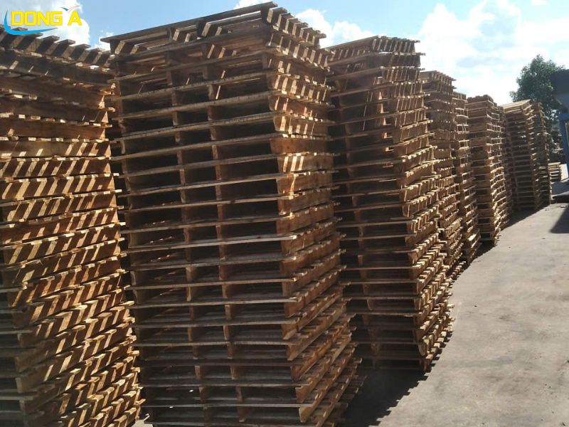 Pallet gỗ keo chịu tải nặng 1100x1100mm cấp Tập đoàn Thanh Hưng