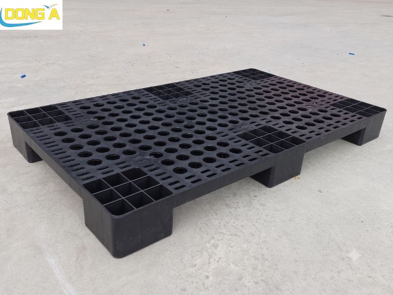 pallet lót sàn màu đen (1)