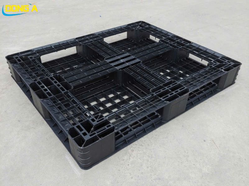 Thực tế mặt dưới và các góc chân chịu lực của dòng pallet nhựa PL08