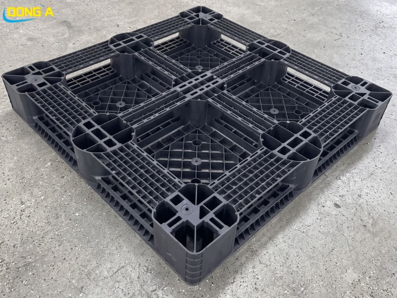 Pallet PL1150 Tái Sinh màu đen cũng sử dụng nhựa HDPE tái sinh