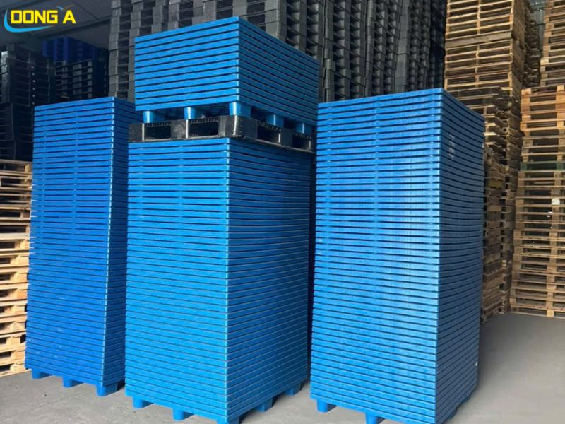 Giao pallet chân cốc 1200x1000x140mm cho khách hàng tại khu công nghiệp.