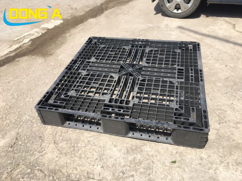 Tổng kho pallet nhựa cũ 1100x1100x150mm màu đen chất lượng mới 95% giá rẻ tận xưởng Pallet Đông Á Nghệ A
