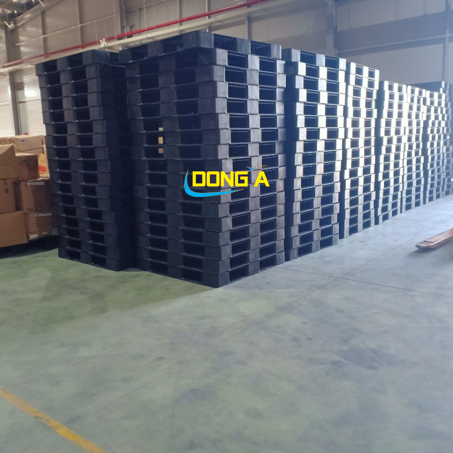 Pallet nhựa cũ giá rẻ tại kho Đông Á