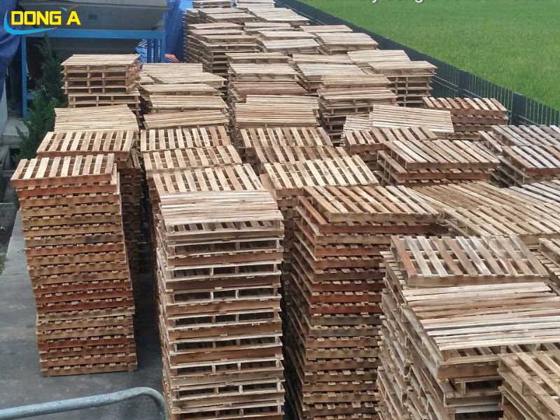 hình ảnh giao pallet gỗ cho Nhà máy bột mỳ