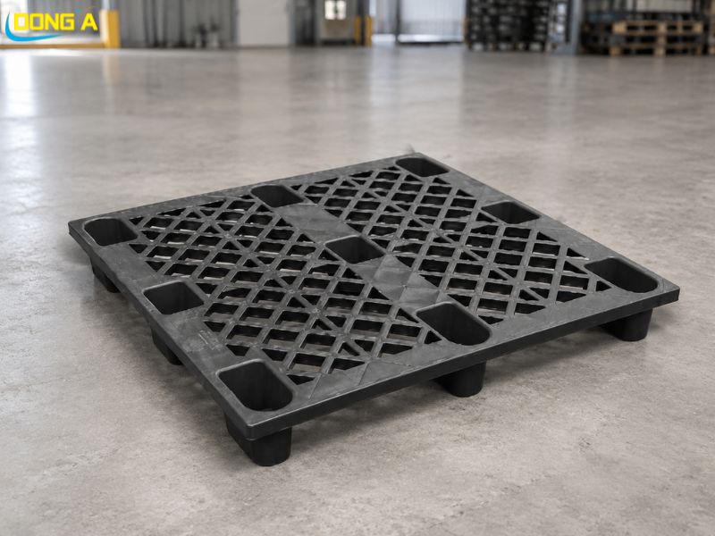 Pallet chân cốc màu đen tải động 500 kg